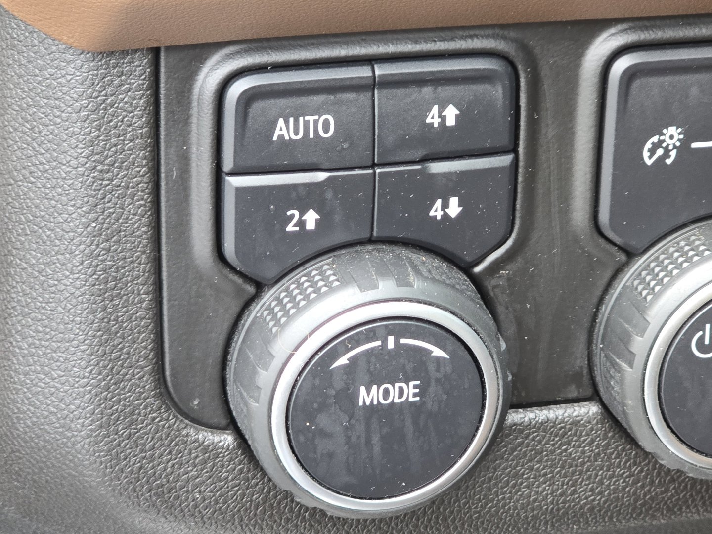 Certified 2022 Chevrolet Tahoe High Country w/ Premium Package image 24