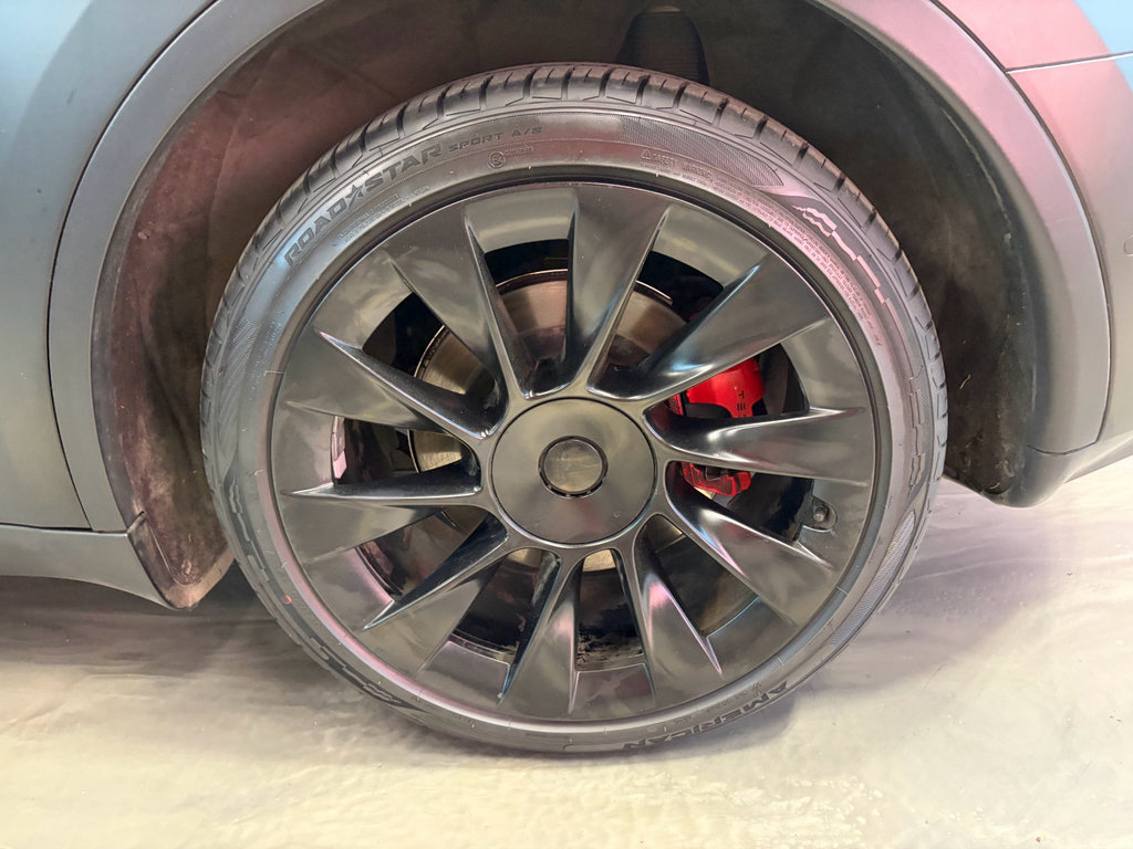 Used 2022 Tesla Model Y Long Range image 21