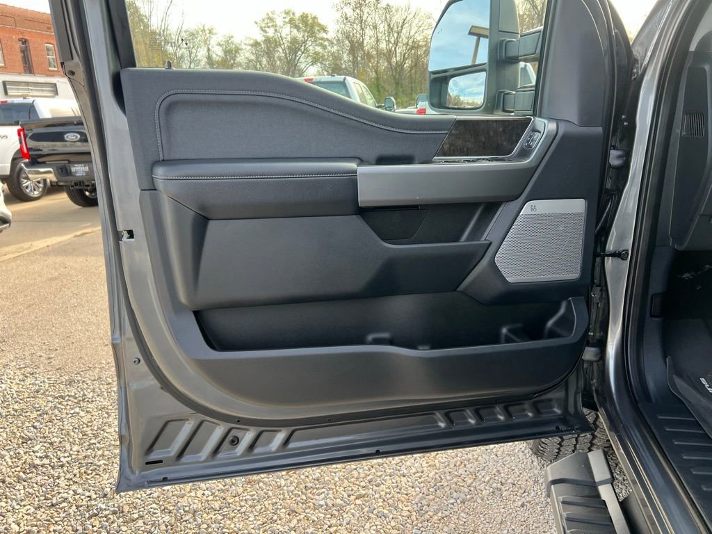 Used 2025 Ford F350 Lariat w/ Lariat Ultimate Package image 11