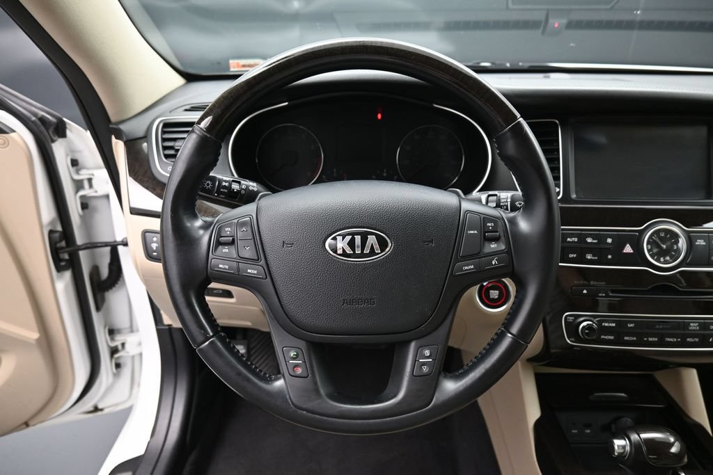 Used 2015 Kia Cadenza Premium FWD image 16