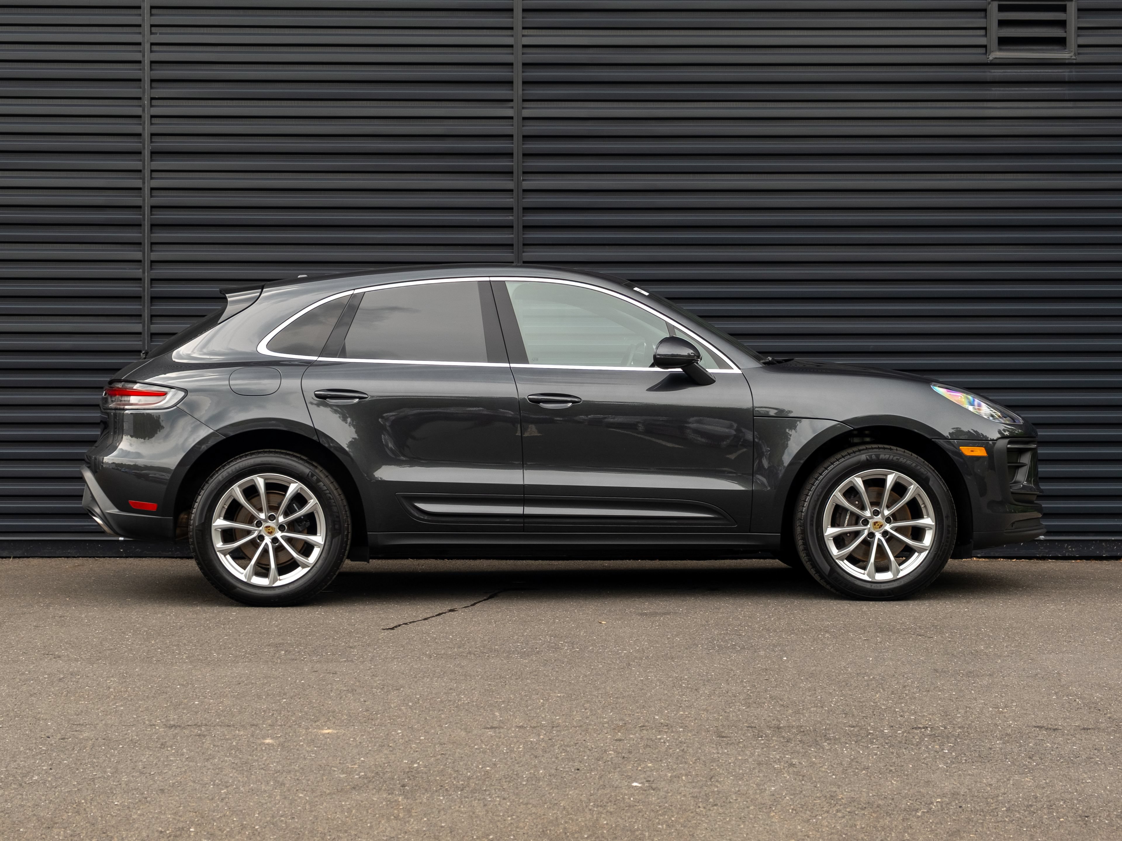 Certified 2023 Porsche Macan AWD/4WD image 9