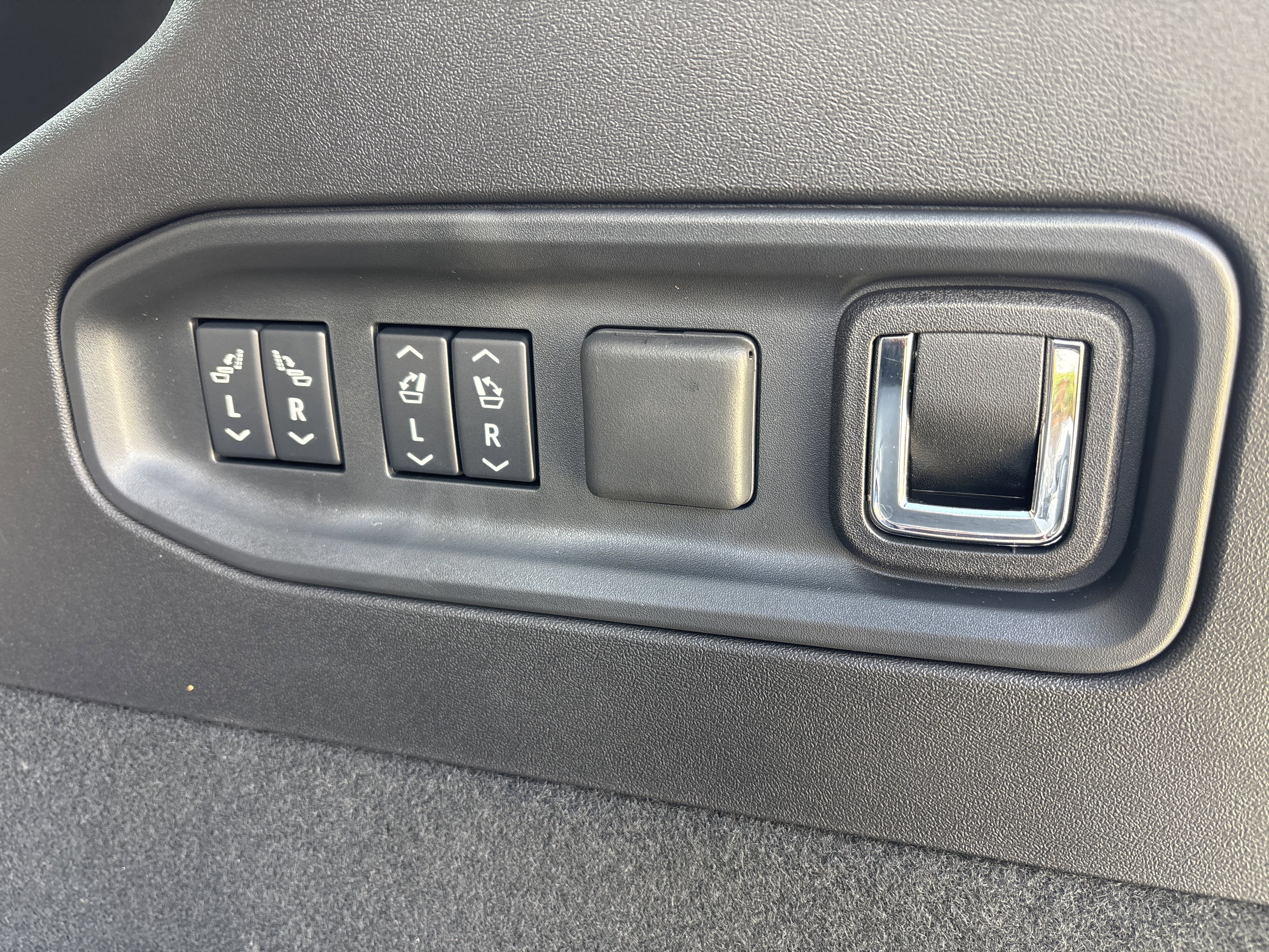 New 2026 Cadillac Vistiq Sport image 37