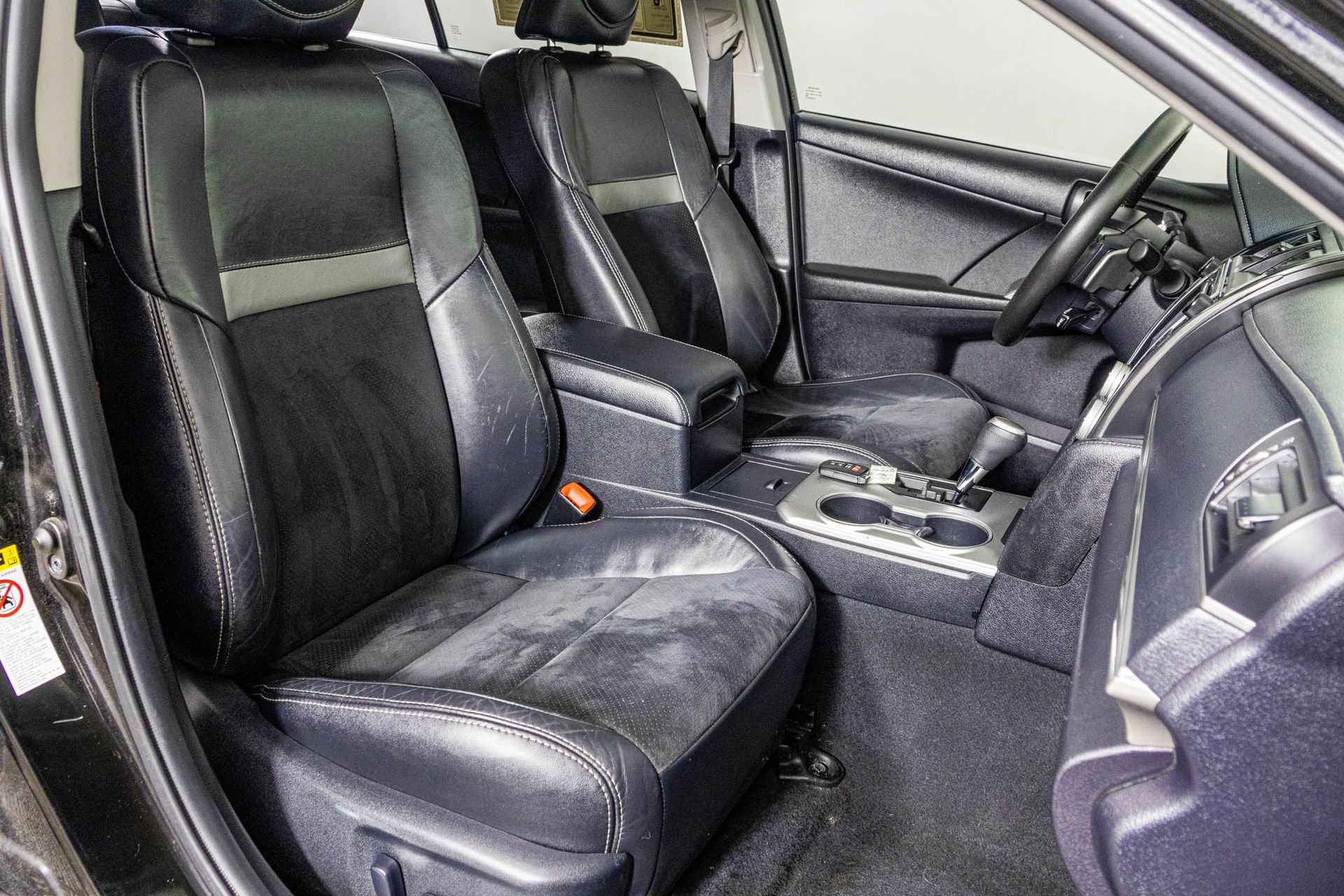 Used 2012 Toyota Camry SE w/ Leather Pkg FWD image 46