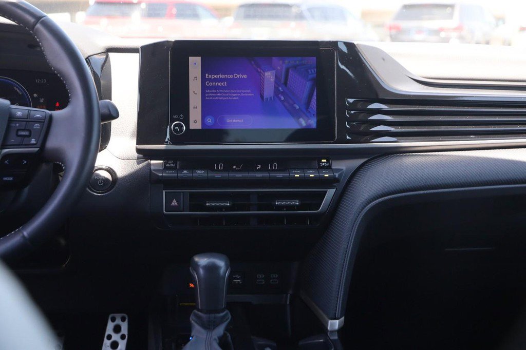 Used 2025 Toyota Camry SE FWD image 23