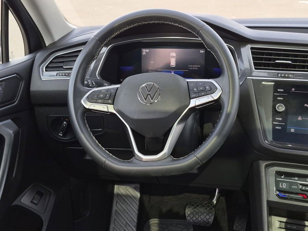 Used 2022 Volkswagen Tiguan SE w/ Panoramic Sunroof Package image 30