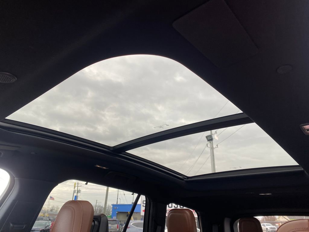 Used 2024 Lincoln Aviator Reserve w/ Equipment Group 201A image 11