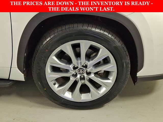 Used 2023 Toyota Highlander Limited FWD image 9