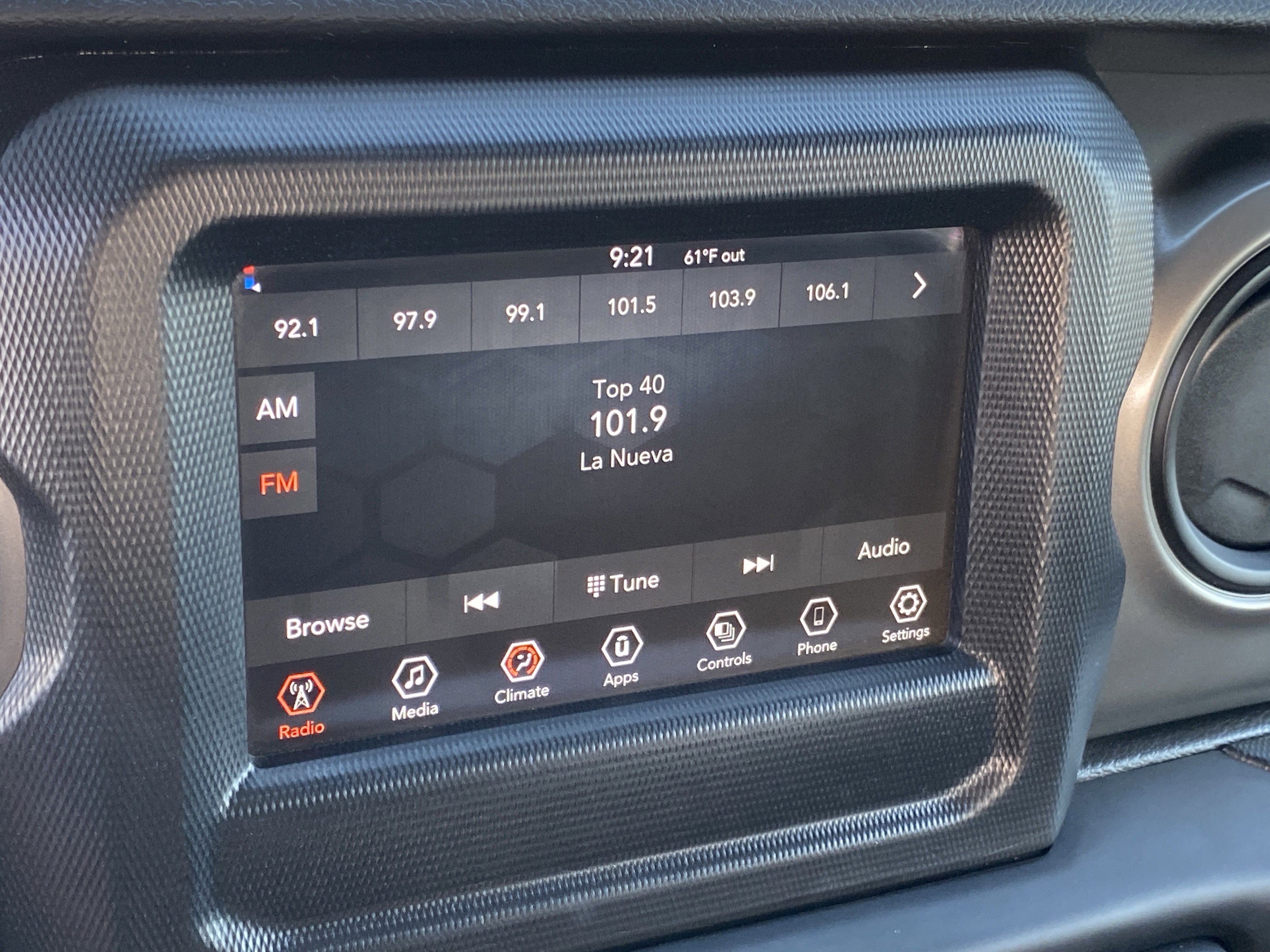 Used 2023 Jeep Wrangler Sport image 17