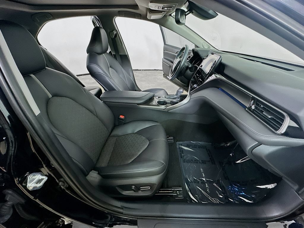 Used 2022 Toyota Camry XSE FWD image 12