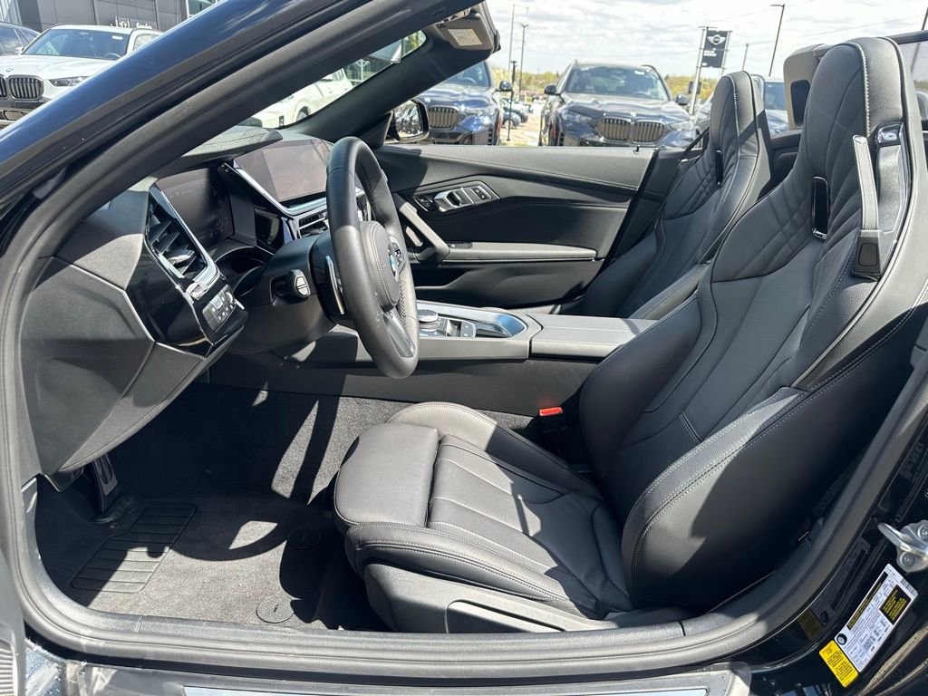 Used 2024 BMW Z4 M40i w/ Shadowloine Package RWD image 8