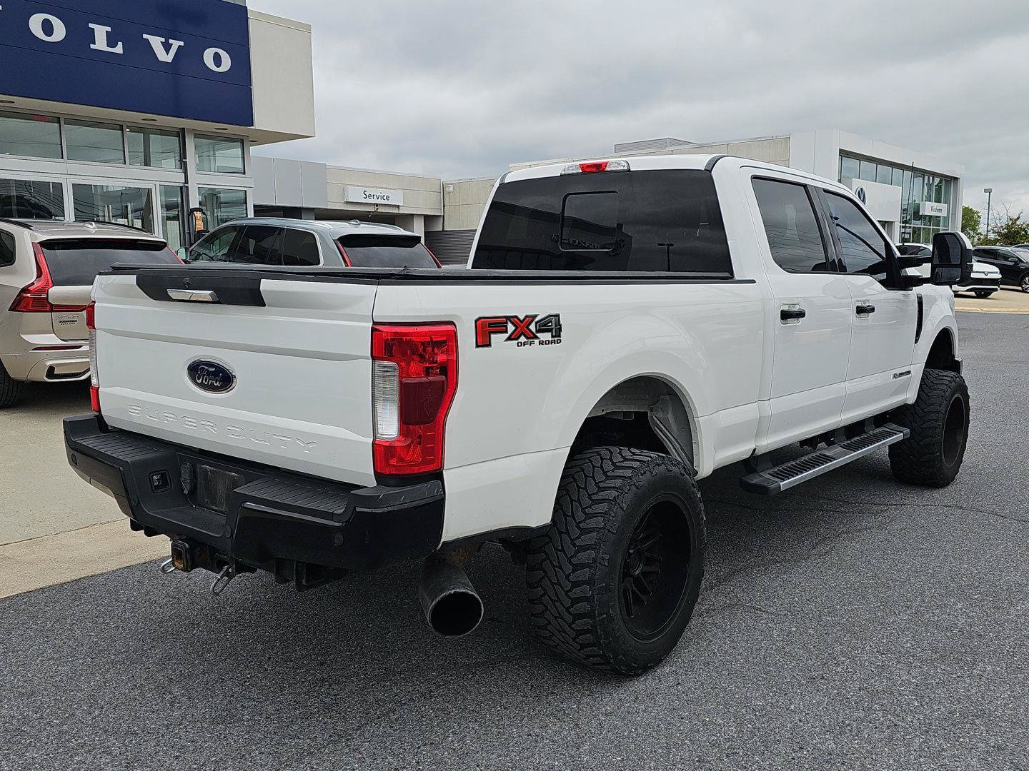 Used 2017 Ford F250 XLT w/ XLT Premium Package AWD/4WD image 7