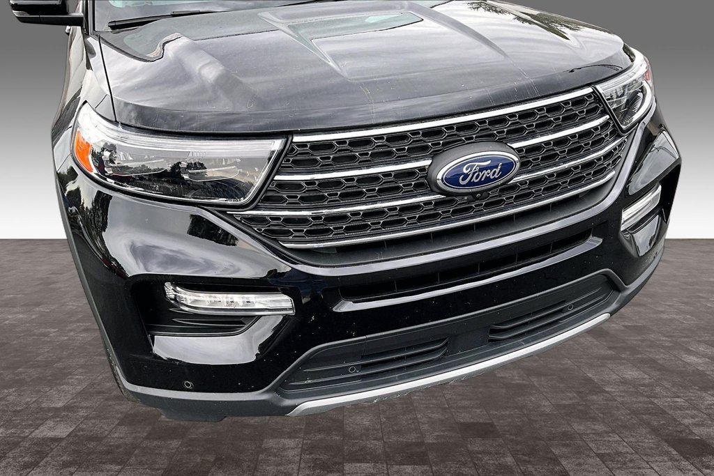 Used 2023 Ford Explorer XLT w/ Equipment Group 202A AWD/4WD image 4