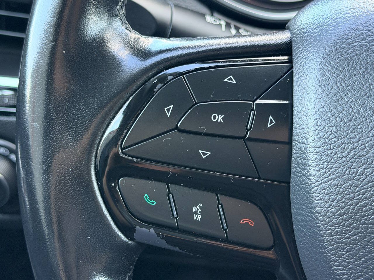 Used 2020 Jeep Cherokee Latitude Plus AWD/4WD image 30