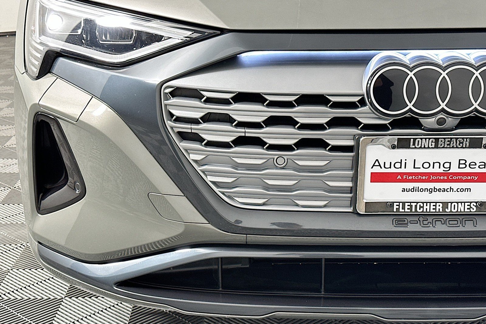 Used 2024 Audi Q8 e-tron Premium AWD/4WD image 16