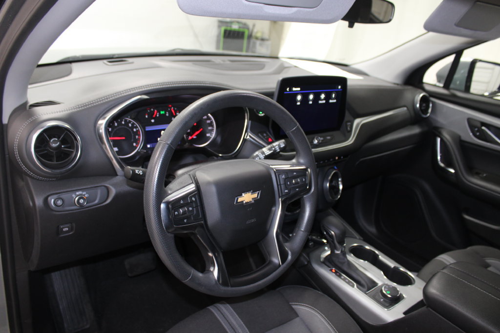 Used 2025 Chevrolet Blazer LT AWD/4WD image 18