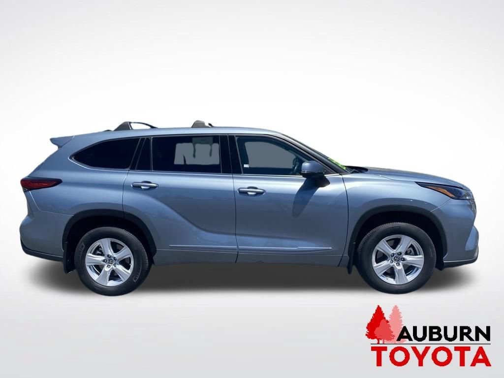 Used 2022 Toyota Highlander LE AWD/4WD image 8