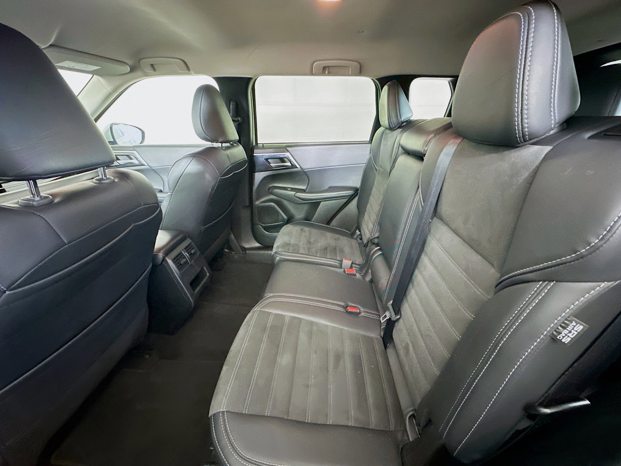 Used 2024 Mitsubishi Outlander SE Black Edition image 29