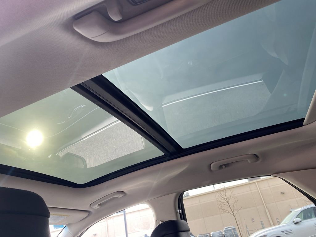 Used 2024 Genesis GV70 2.5T w/ Select Package image 18