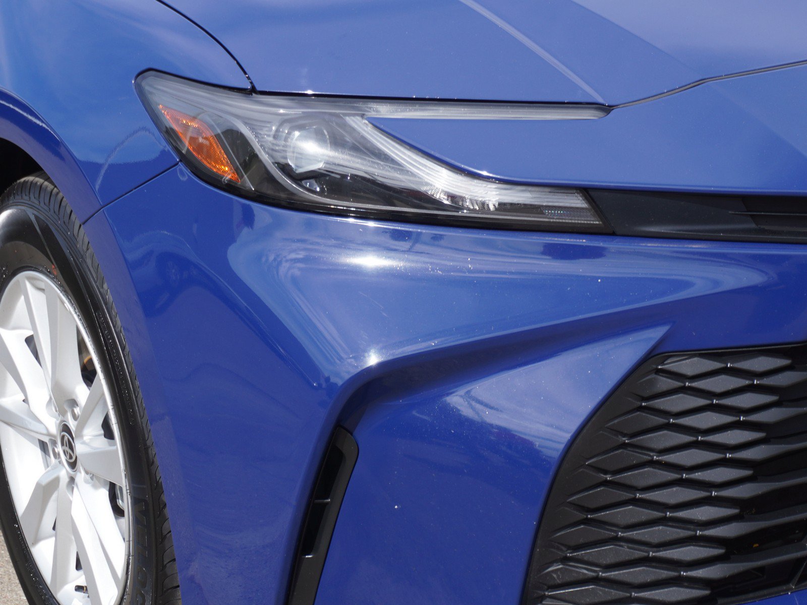 Used 2025 Toyota Camry LE w/ Convenience Package FWD image 3