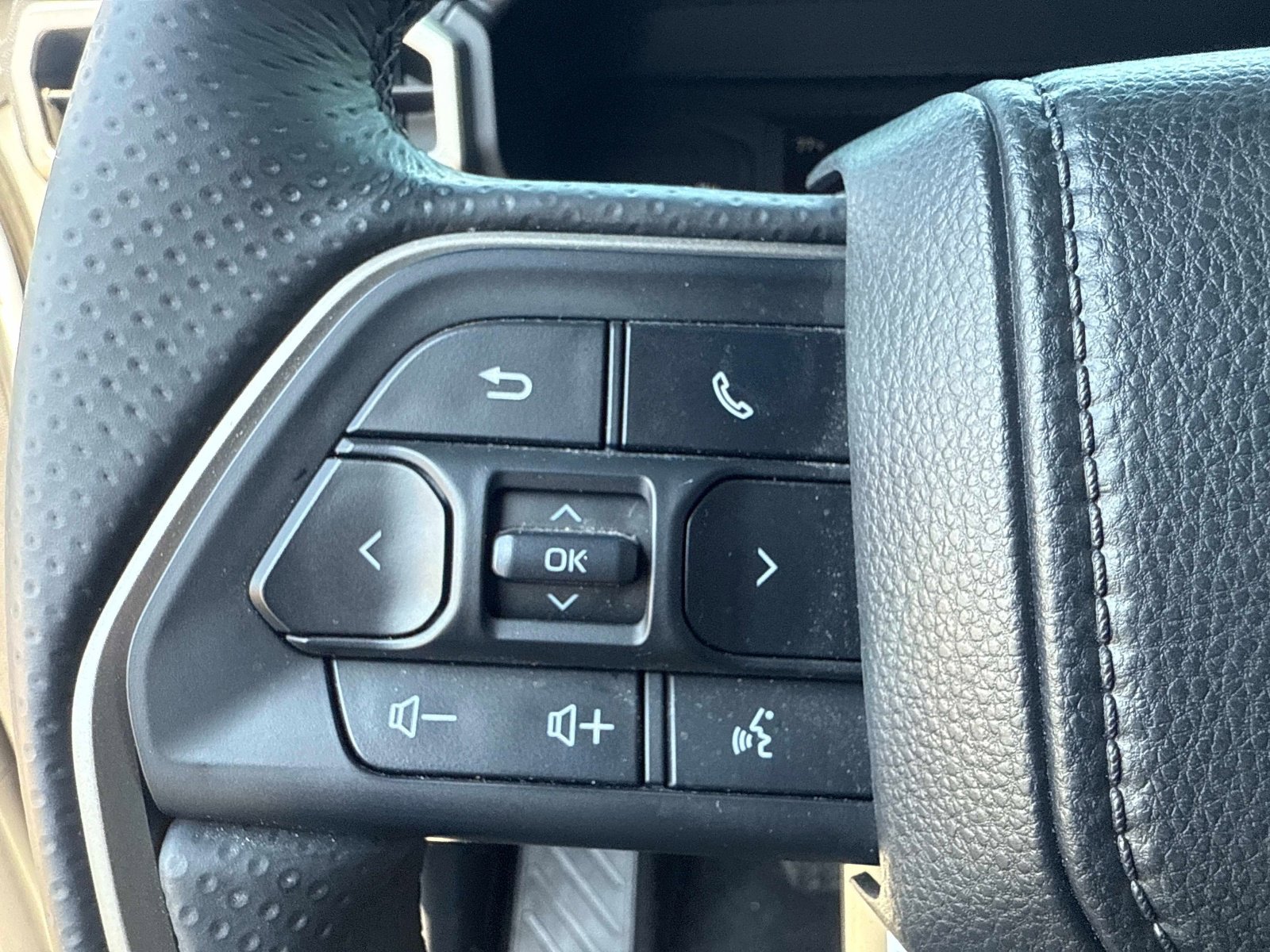 Used 2025 Toyota 4Runner SR5 AWD/4WD image 28