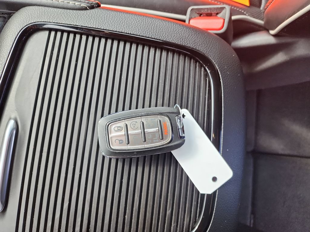 Used 2025 Chrysler Pacifica Limited FWD image 32