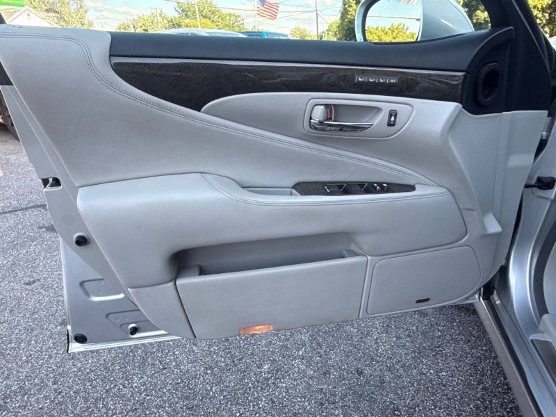 Used 2007 Lexus LS 460 L w/ Luxury Pkg RWD image 9