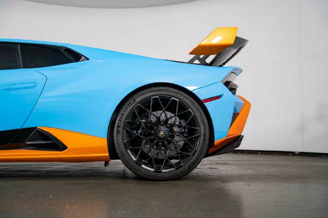 Used 2021 Lamborghini Huracan STO RWD image 13