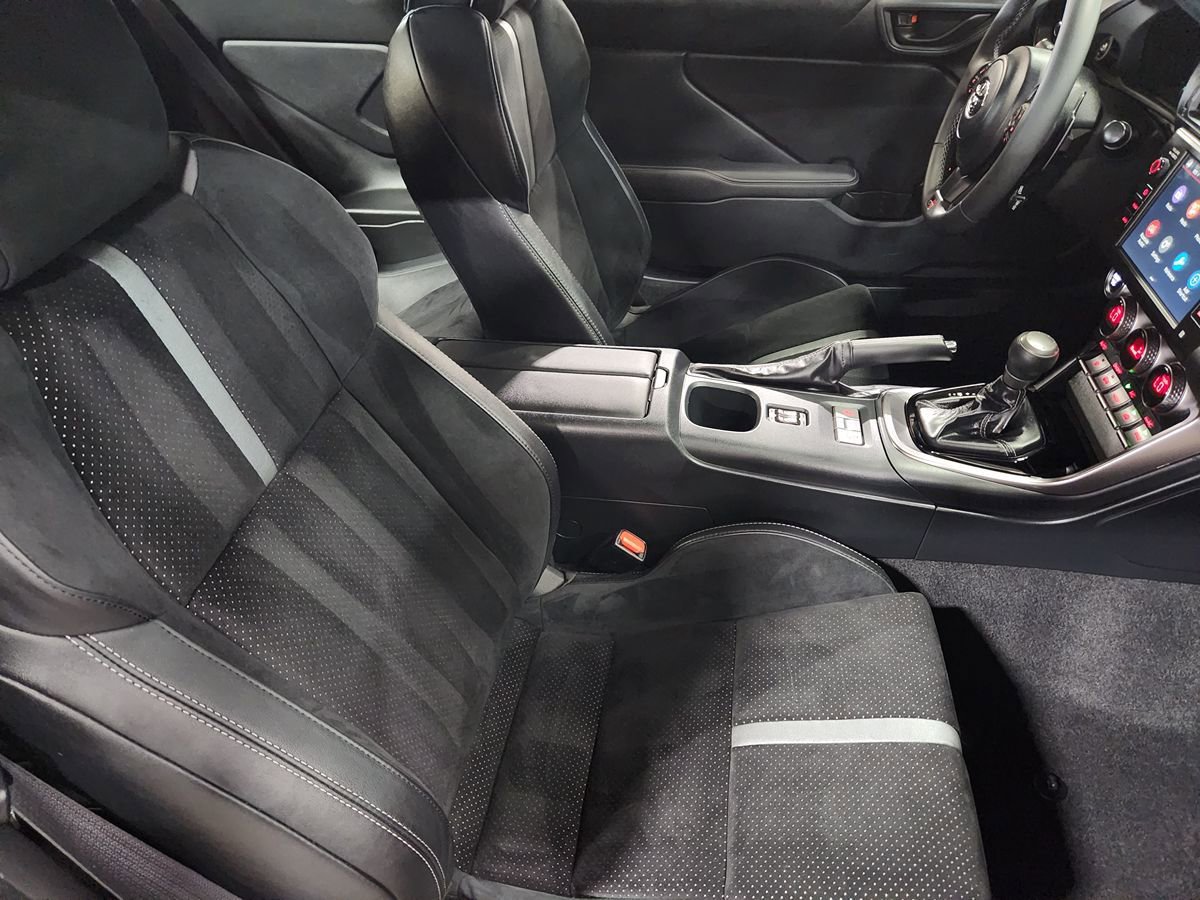 Used 2025 Toyota GR86 Premium RWD image 31
