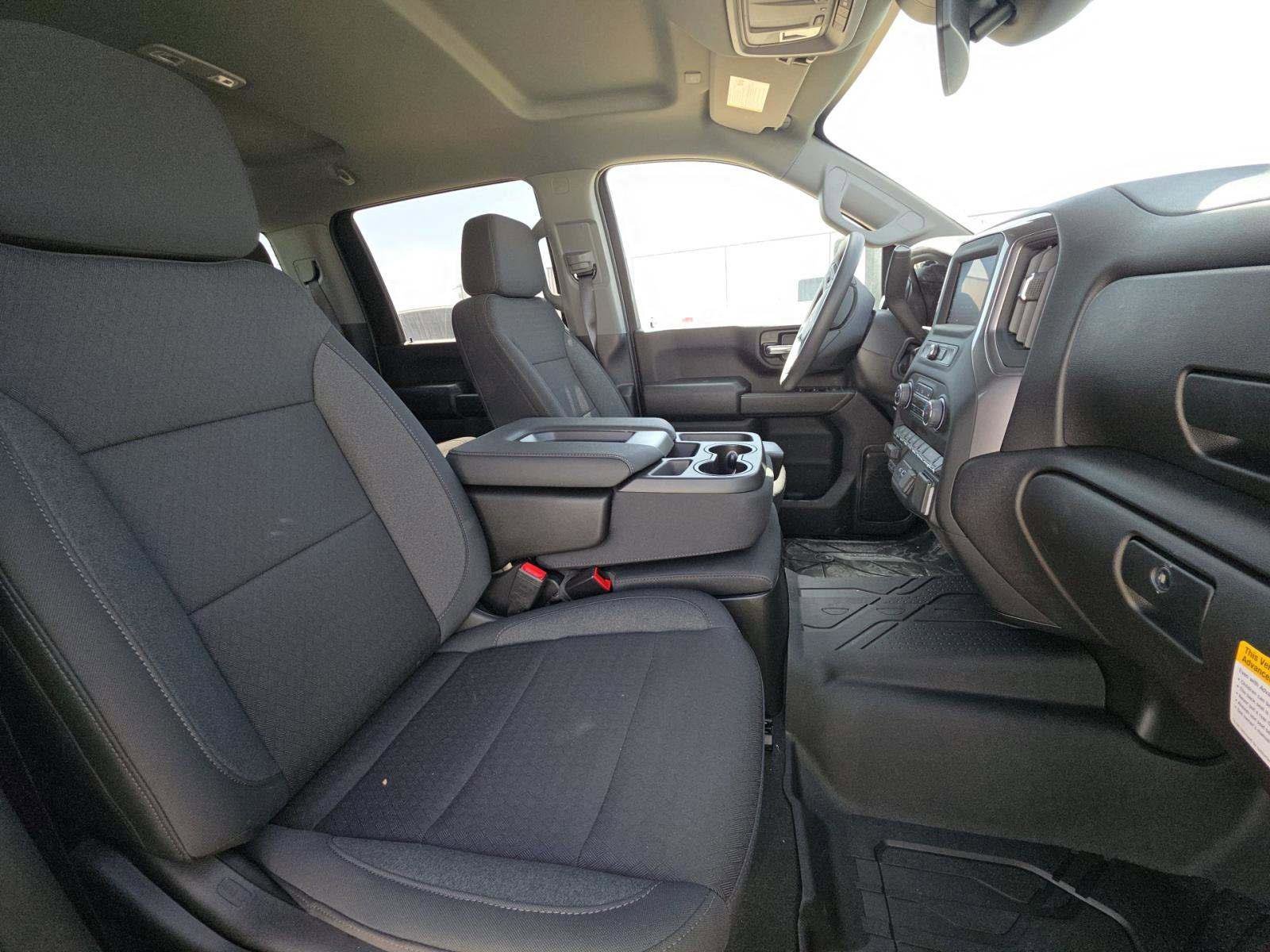 Used 2025 Chevrolet Silverado 2500 Custom w/ Custom Value Package image 7