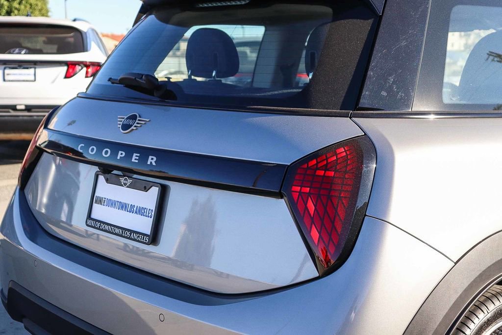 Used 2025 MINI Cooper 2-Door Hardtop image 10