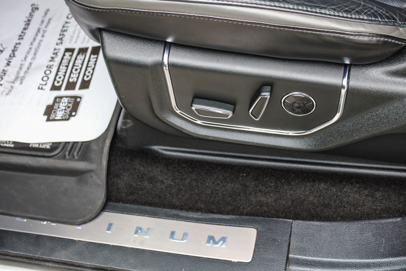 Used 2015 Ford F150 Platinum w/ Equipment Group 701A Luxury AWD/4WD image 23