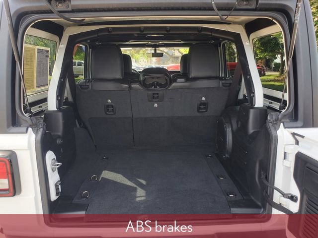Used 2022 Jeep Wrangler Unlimited Sahara AWD/4WD image 33