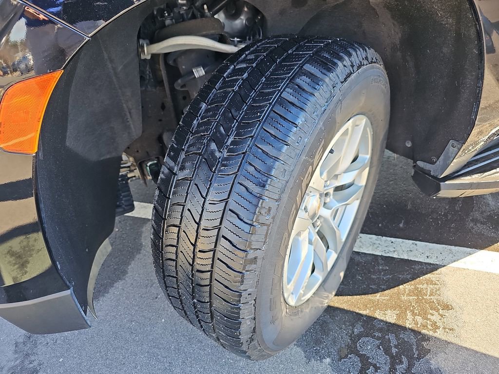 Used 2024 Chevrolet Suburban LT image 30