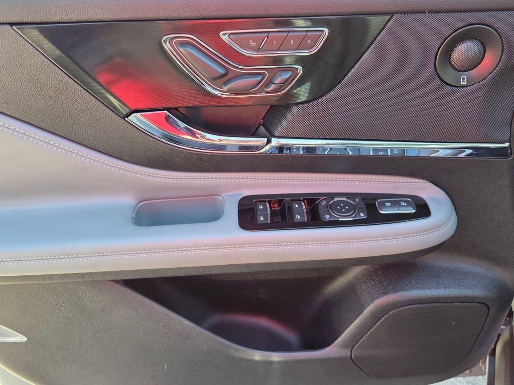 Used 2022 Lincoln Corsair Reserve w/ Equipment Group 201A image 12