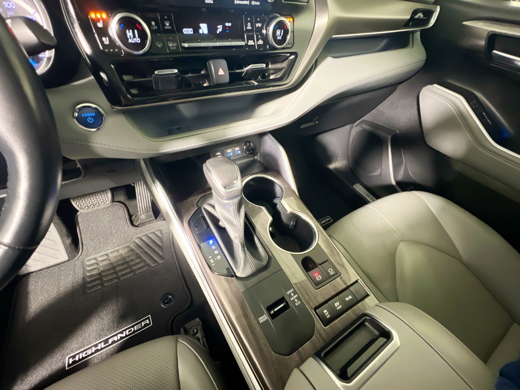 Used 2022 Toyota Highlander Limited image 26