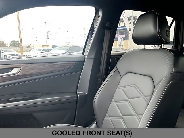 Used 2025 Volkswagen Atlas Cross Sport SE image 28