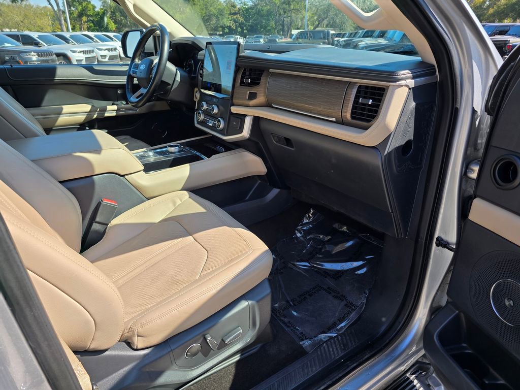 Used 2022 Ford Expedition Limited image 35