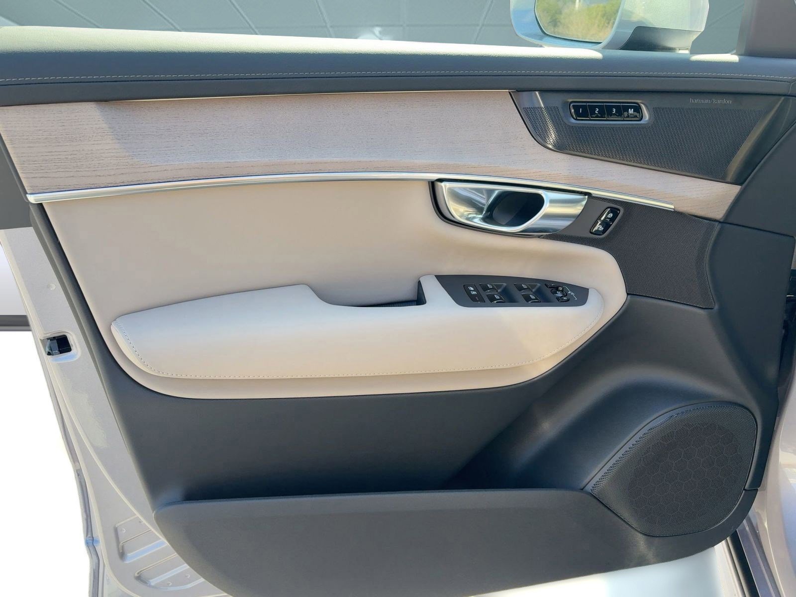 New 2026 Volvo XC90 B6 Plus w/ Protection Package image 19