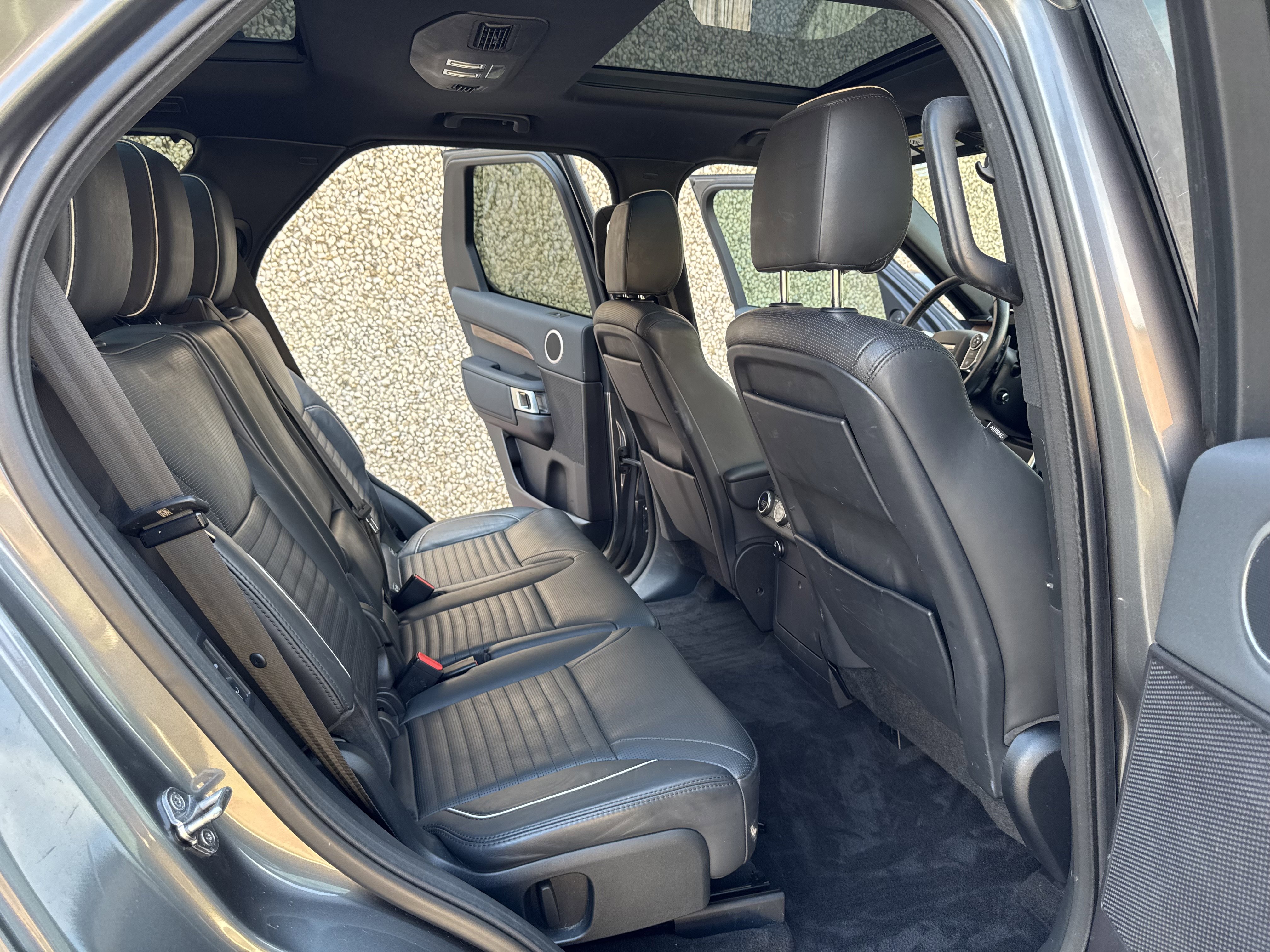 Used 2017 Land Rover Discovery HSE AWD/4WD image 32