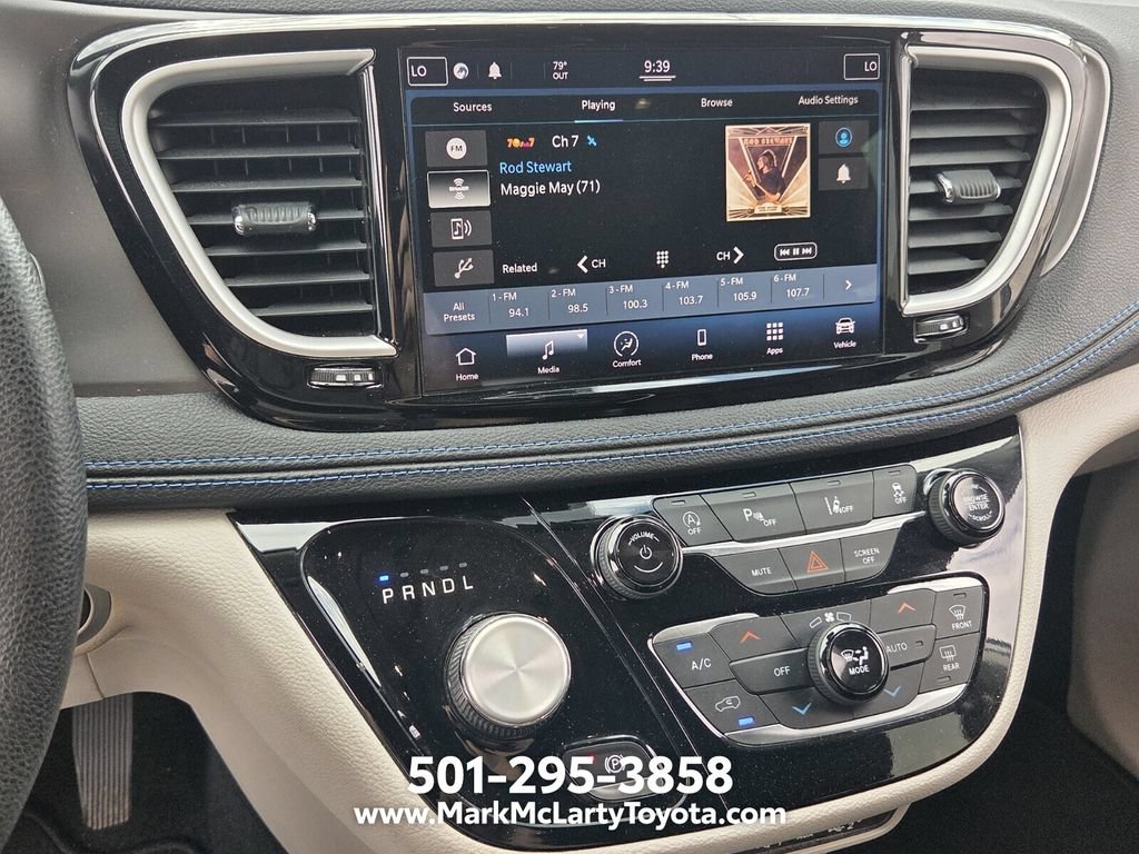 Used 2021 Chrysler Pacifica Touring FWD image 19