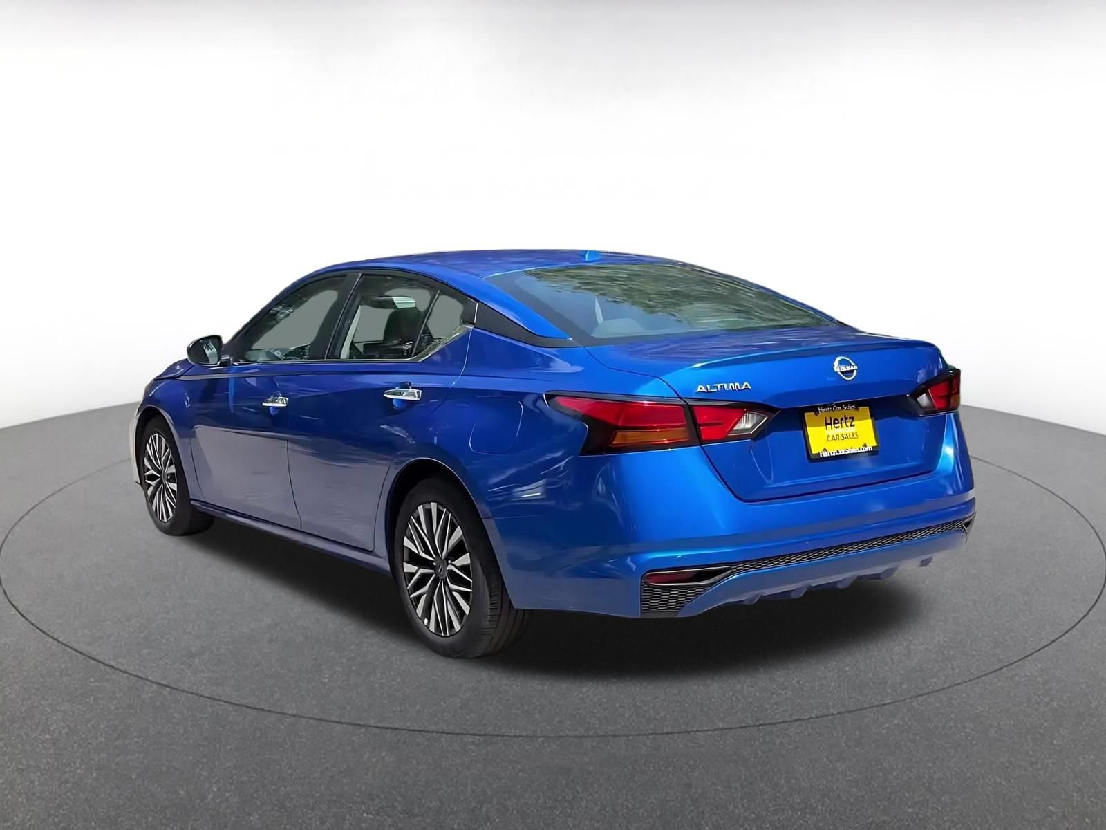 Used 2025 Nissan Altima 2.5 SV FWD image 9