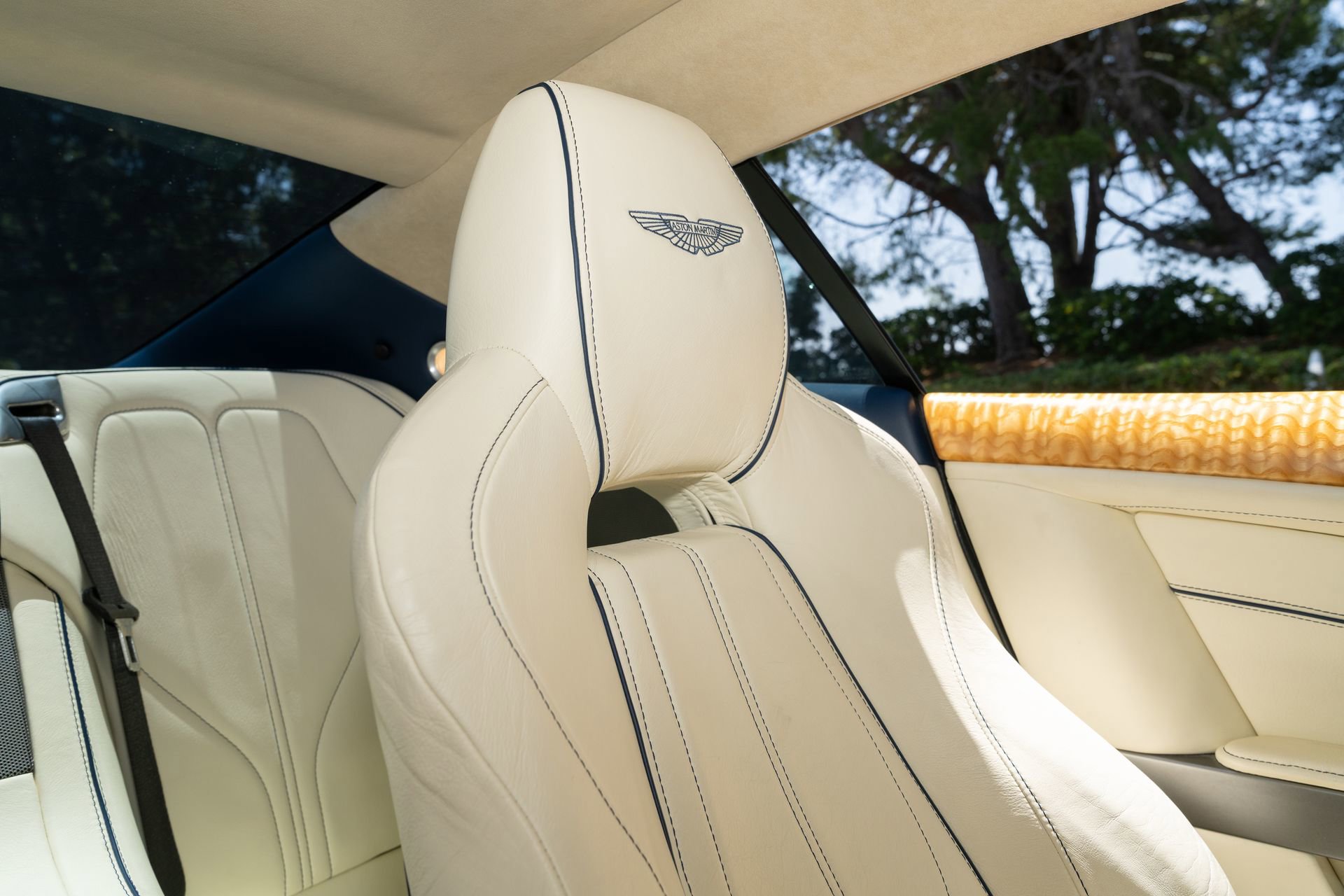 Used 2012 Aston Martin Virage Coupe RWD image 22