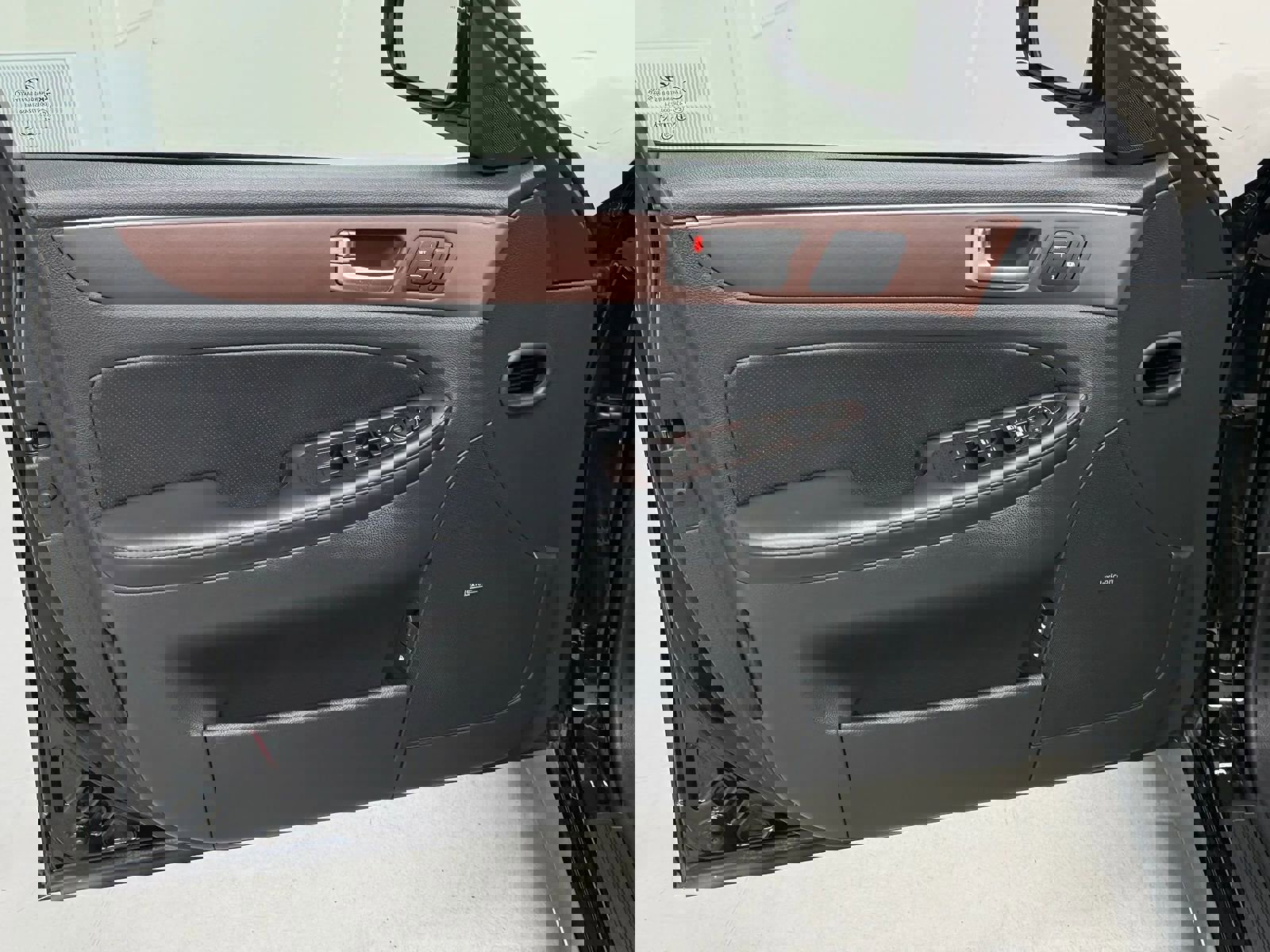 Used 2012 Hyundai Genesis 4.6 image 21