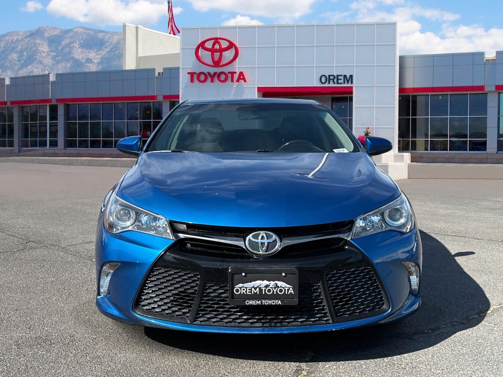 Used 2017 Toyota Camry SE w/ Protection Package (Q2) FWD image 2