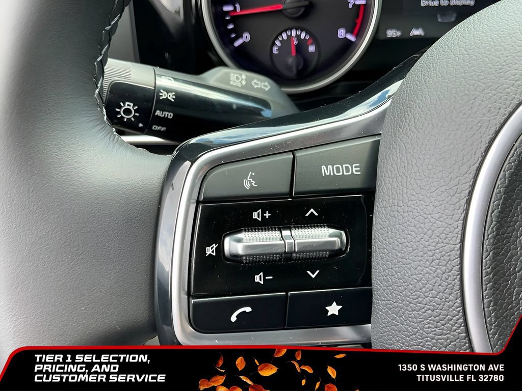 Used 2024 Kia Carnival EX FWD image 31