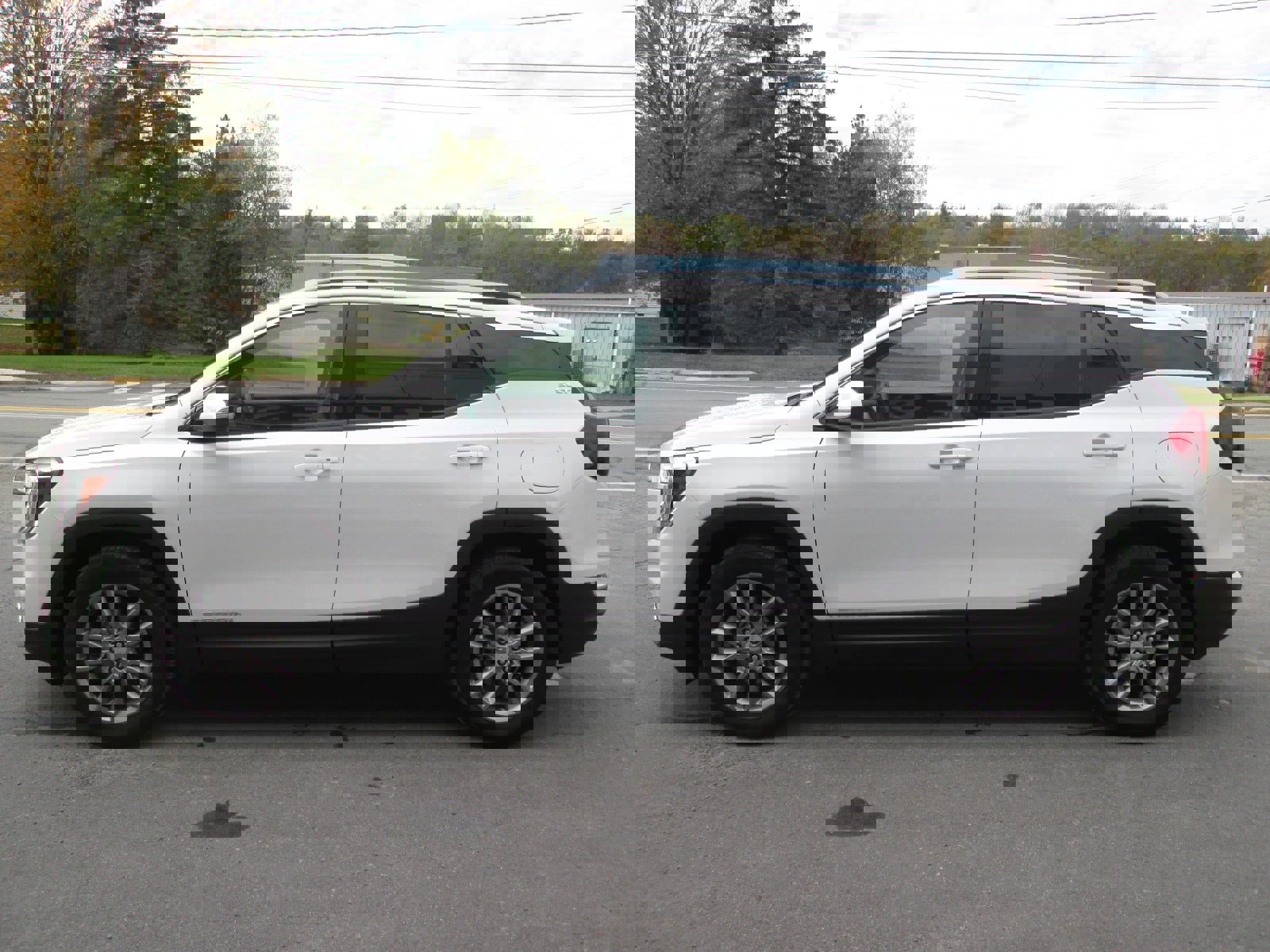 Certified 2024 GMC Terrain SLT w/ Infotainment Package II image 2