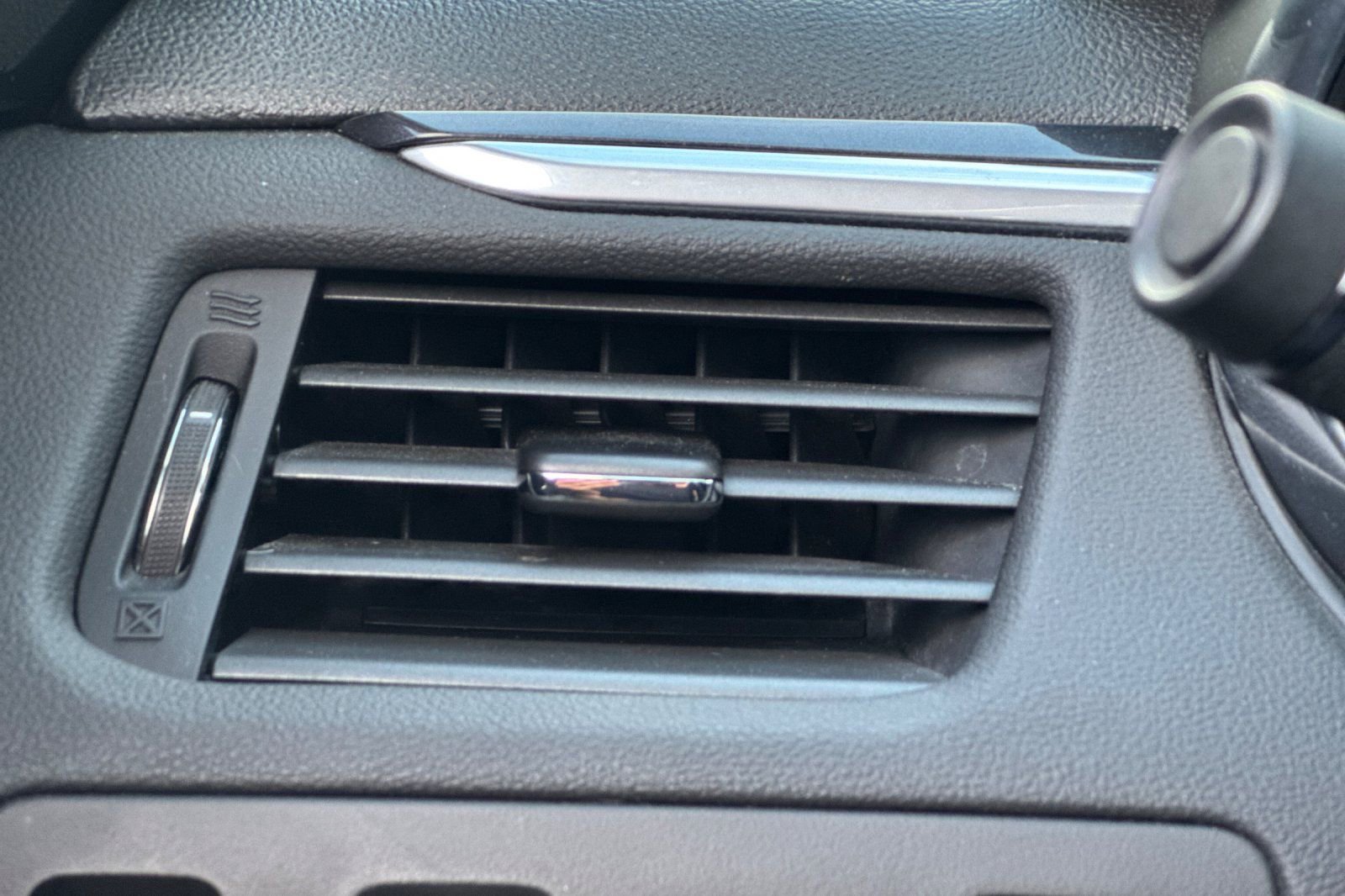 Used 2017 Chevrolet Impala LT image 27