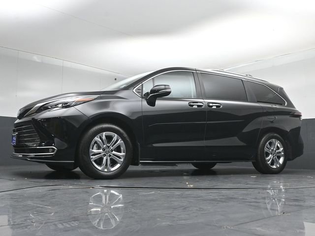 Used 2024 Toyota Sienna Platinum AWD/4WD image 39