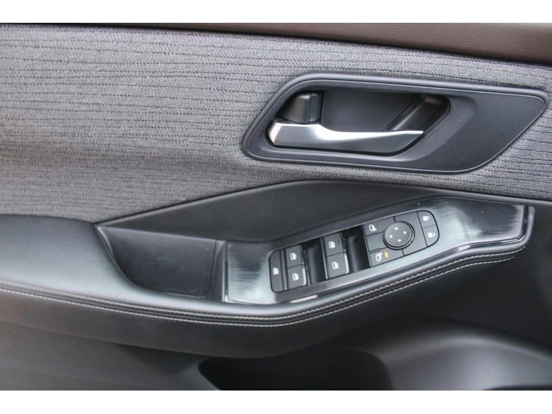 Used 2023 Nissan Rogue SV image 18