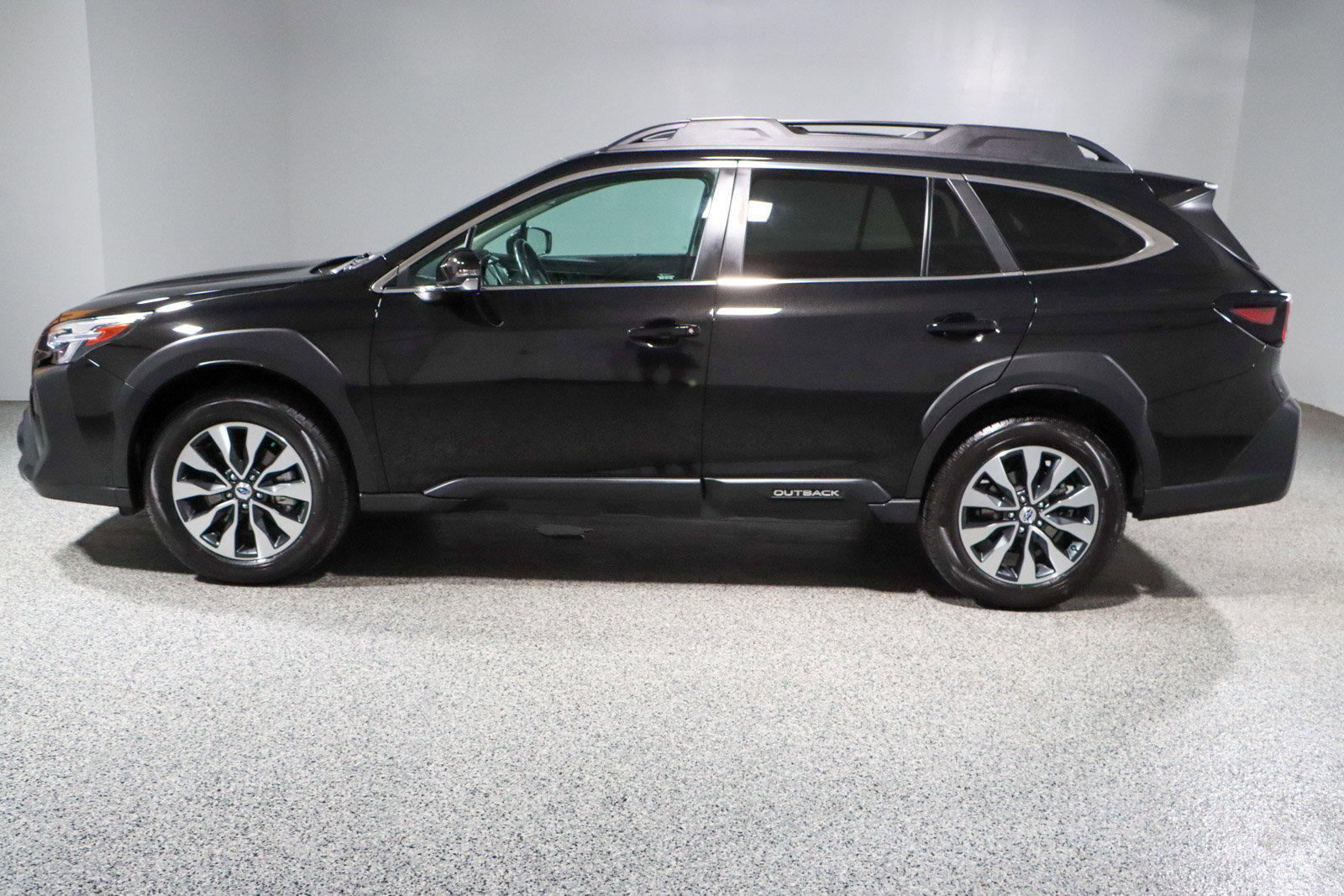 Used 2023 Subaru Outback Limited image 10